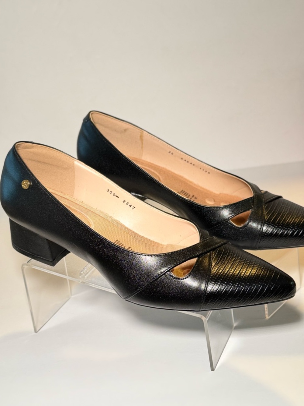 ANDREA FENZI Black Pointed-Toe Low Block Heel Pumps